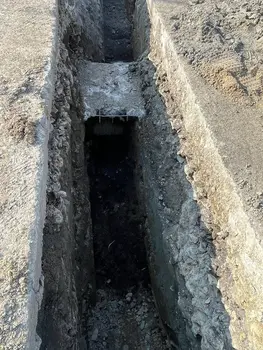 Práce s minibagrem při terénních a výkopových pracích